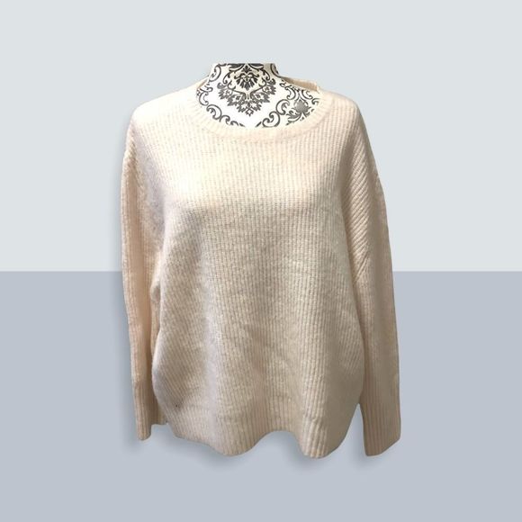 Saks fifth avenue over sized sweater blush in colour size medium - Picture 1 of 7